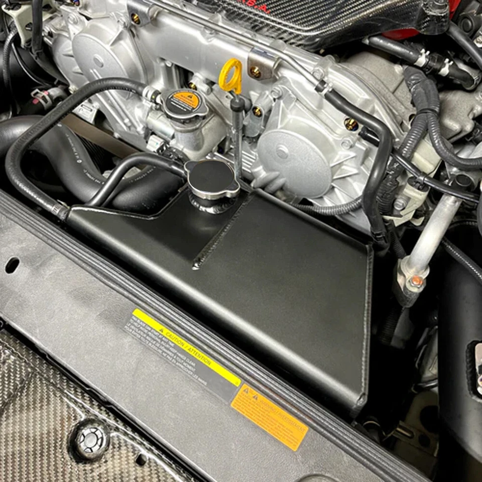Depósito de desbordamiento de refrigerante de aluminio para Nissan R35 GTR R35 GT-R 2009-2021 Foto 4 de 4