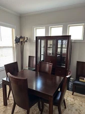 Dining table set for 6 With Extension Leaf Plus China Cabinet. USED