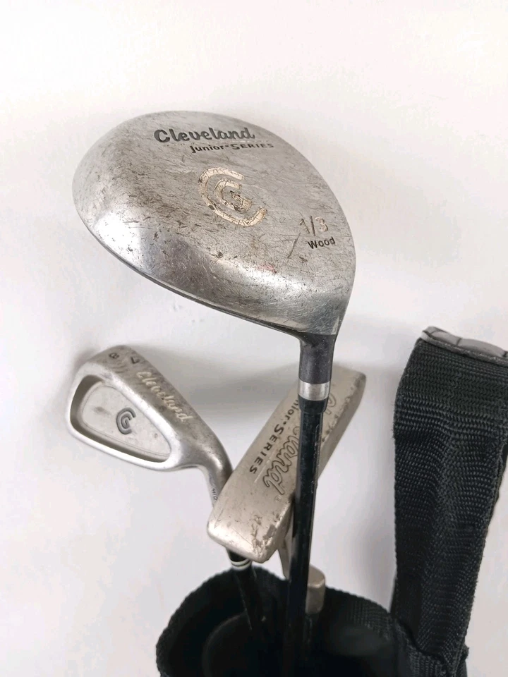 Cleveland Junior Series Golf Set Driver, 1/3, 7/8, Putter RH Bag - Image 2 of 4