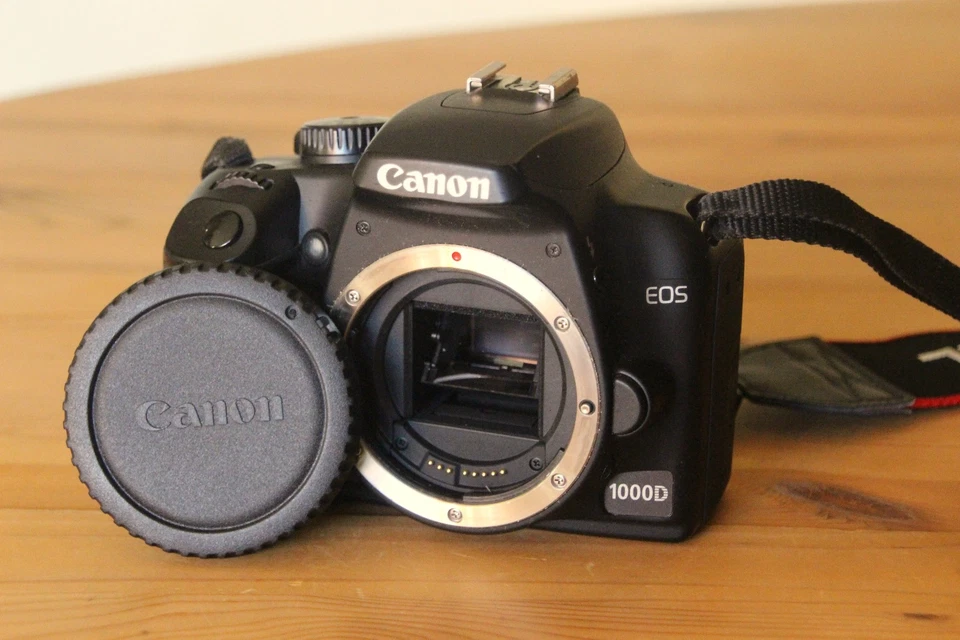 Kompl. Fotoausrüstung Canon EOS 1000D + Zubehörpaket , nur 7000 Auslösungen!!! - Bild 4 von 4