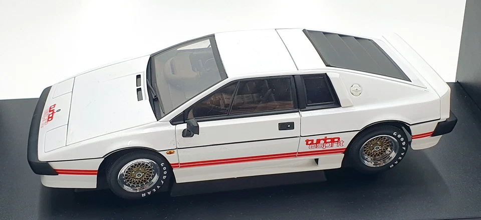 Autoart 1/18 Scale Diecast 70062 - Lotus Esprit Turbo RHD - White - Image 3 of 4