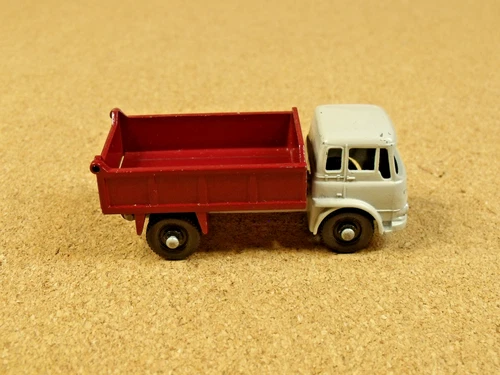 OLD VINTAGE LESNEY MATCHBOX # 3 BEDFORD TIPPER