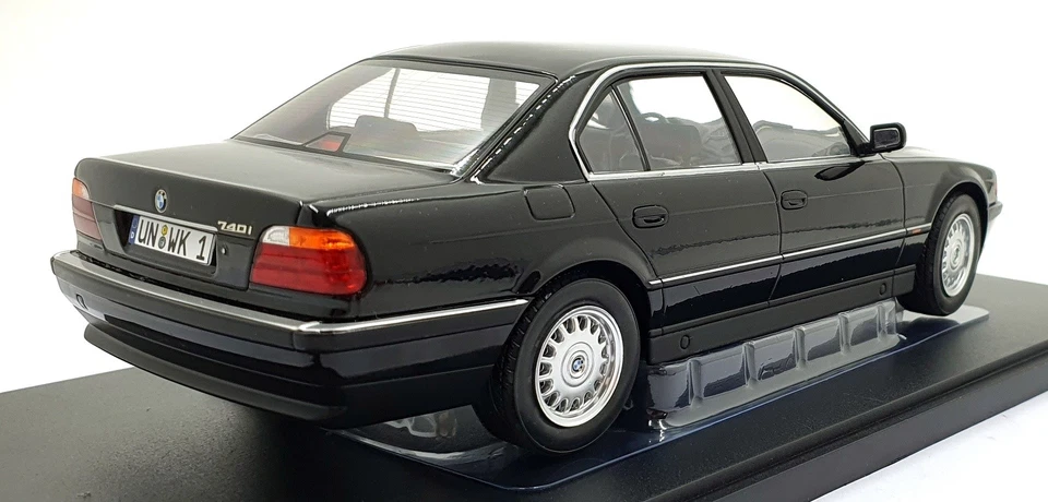 KK Scale 1/18 Scale KKDC180366 - BMW 740i E38 - Black - Image 2 of 4
