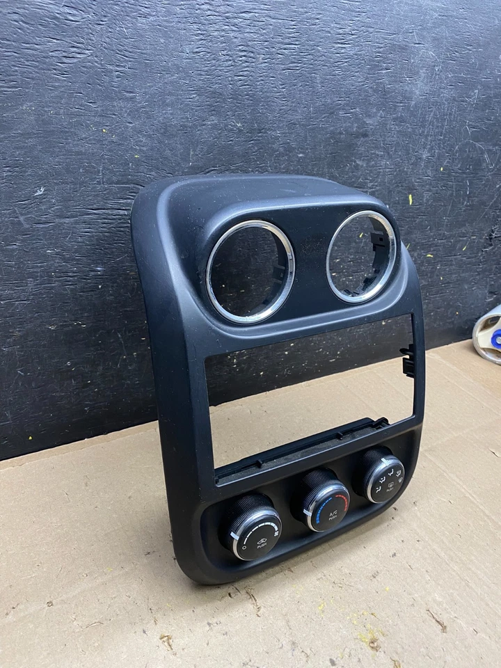 2011 to 2017 Jeep Compass Dash Climate Temperature Control Radio Bezel u4895 DG - Image 2 of 4