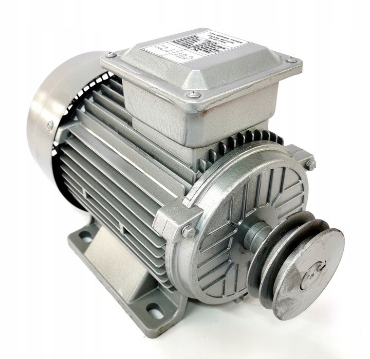 Moteur triphasé 3,5 kW CYKLON pour rénover les machines d'atelier