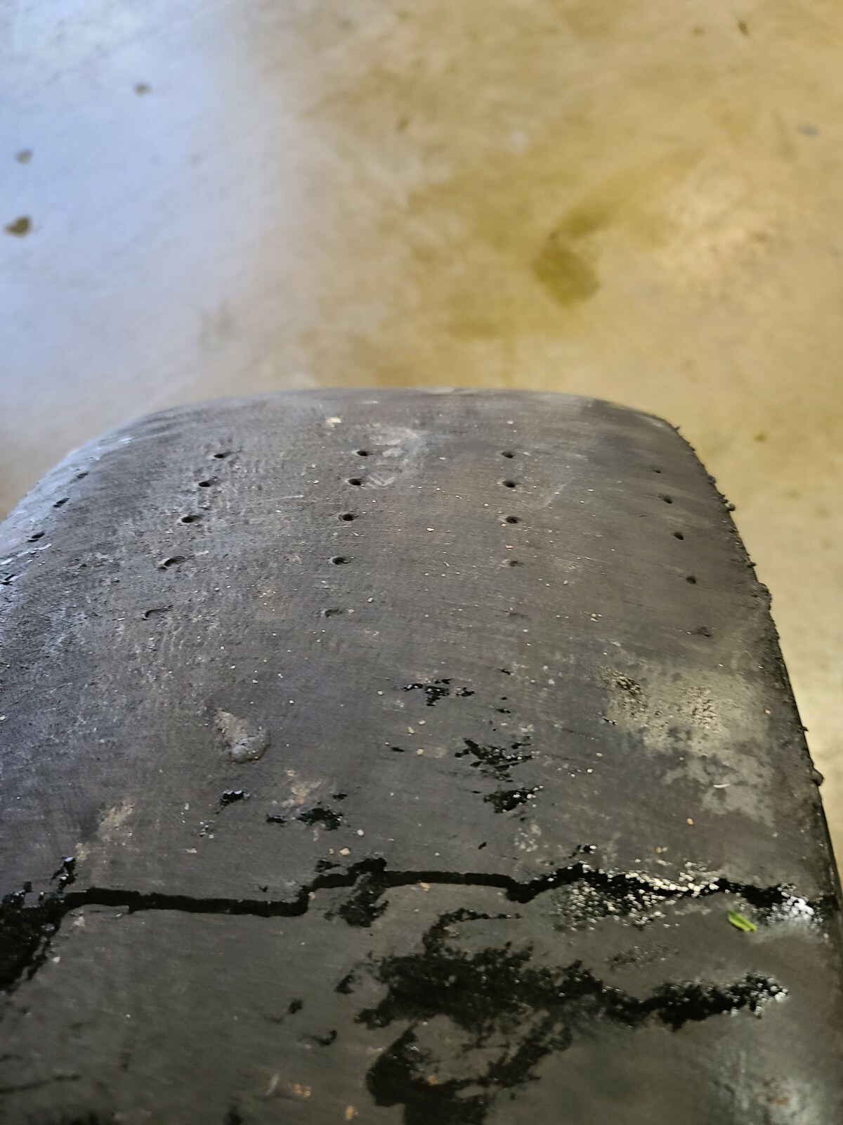 2 Pirelli Ferrari Challenge 458 Slicks 275/675/19 4/32 like new 