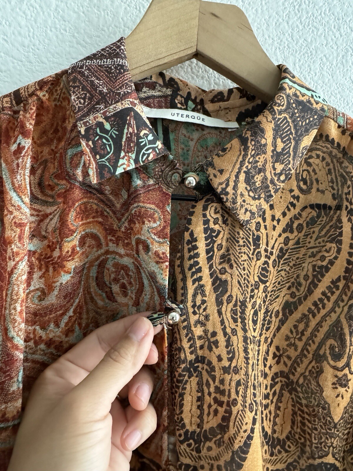 Uterque Button Down Blouse Size Small *Missing Bu… - image 6