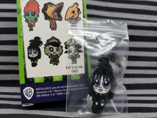 Loungefly Beetlejuice Pin Blind Box Series - Lydia NUEVO - Imagen 3 de 3