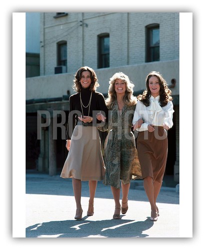 Kate Jackson Farrah Fawcett Jaclyn Smith Walk On Set 1976 Charlies Angels Press
