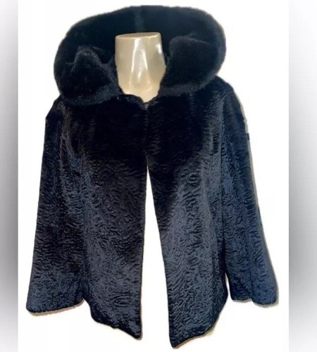 Vintage 1960’s Faux Fur Textured Round Collared Sleeved Cape Like Coat - Picture 2 of 11