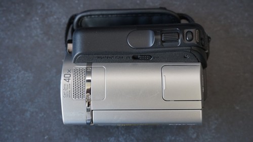 Sony Handycam DCR-SR35E videocamera portatile ad alta definizione - argento - Foto 8 di 18
