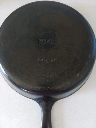 Griswold No. 8 Small Block Logo 704N Cast Iron Frying Pan. Cleaned & Seasoned.