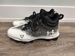 Under Armour Locked Down Spotlight Football Cleats Men's Sz. 7.5 Wide EUC