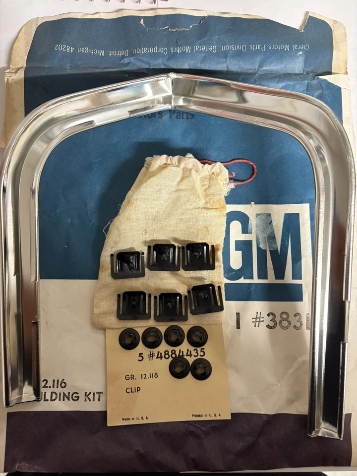 CHEVY CHEVROLET IMPALA BEL AIR COVE MOLDURA LH 1963 NUEVO DE STOCK, CON HERRAJES GM Foto 2 de 4