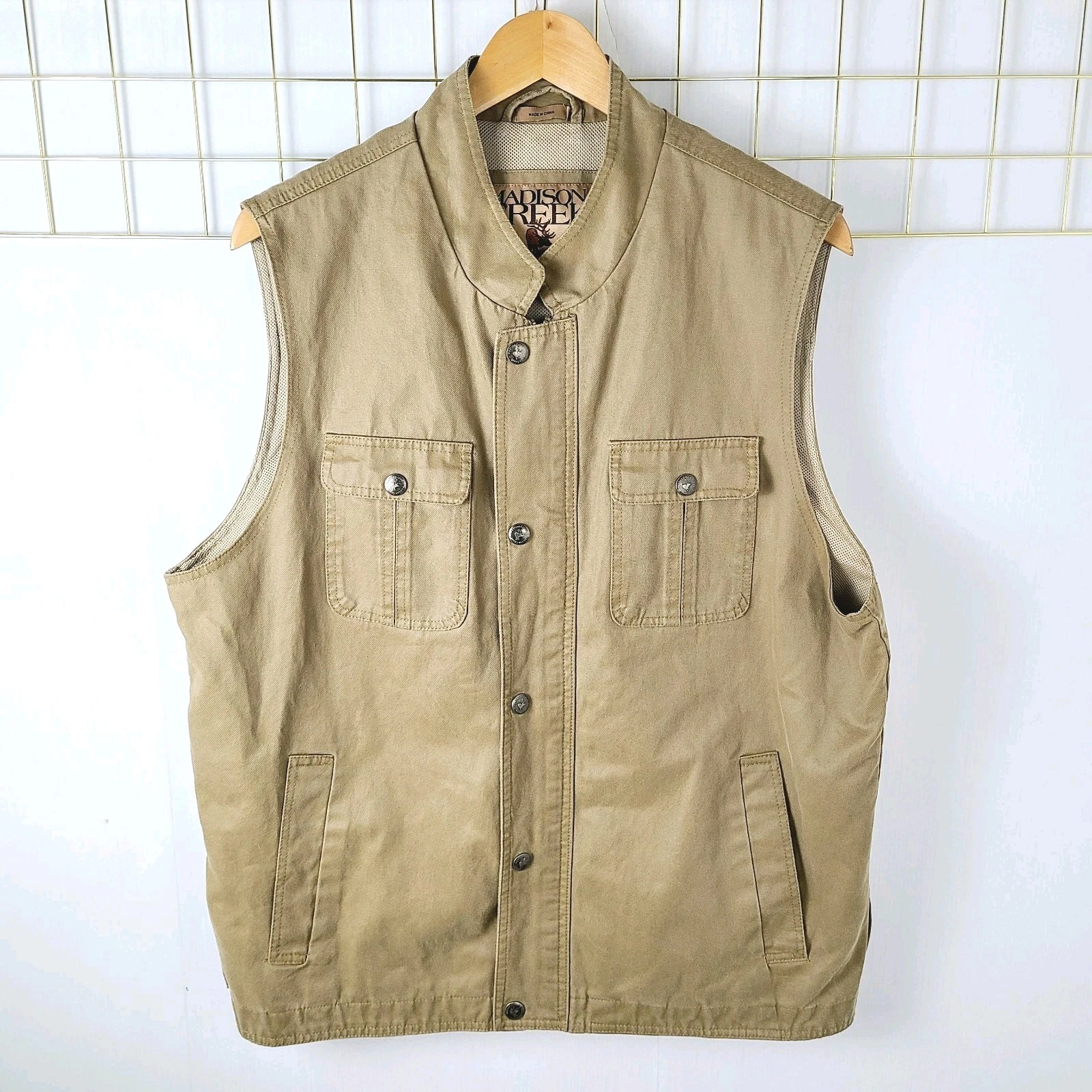 Madison Creek Outfitters Mens Vest Large Tan Hunting Outdoor Chore Barn-Read