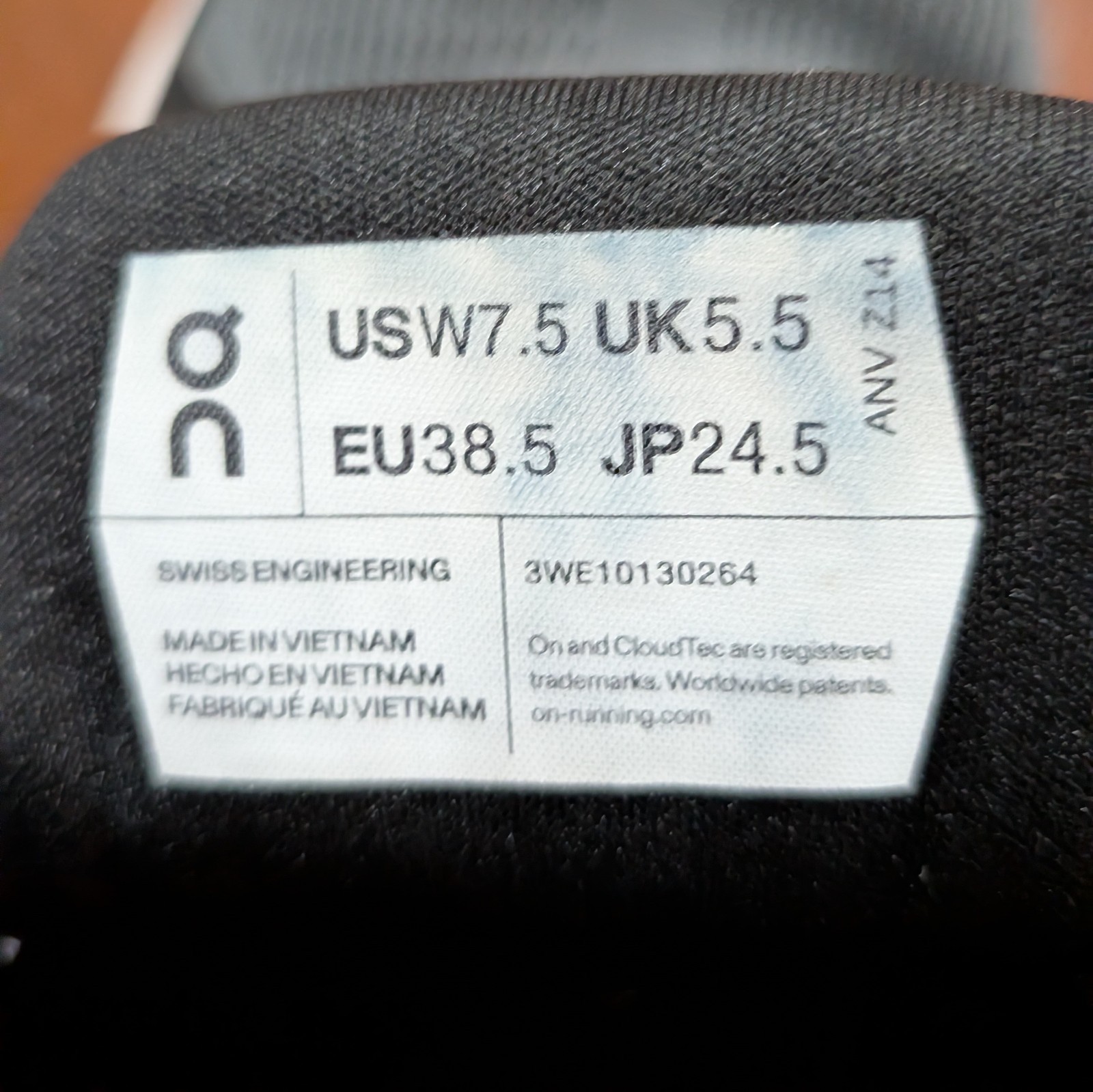 On Cloud runner 2 Eclipse Black CloudTec Women's … - image 7