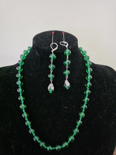 Green Japanese 1940s Glass Bead Handknotted GR. Silk Necklace, Earrings SET - Picture 1 of 4