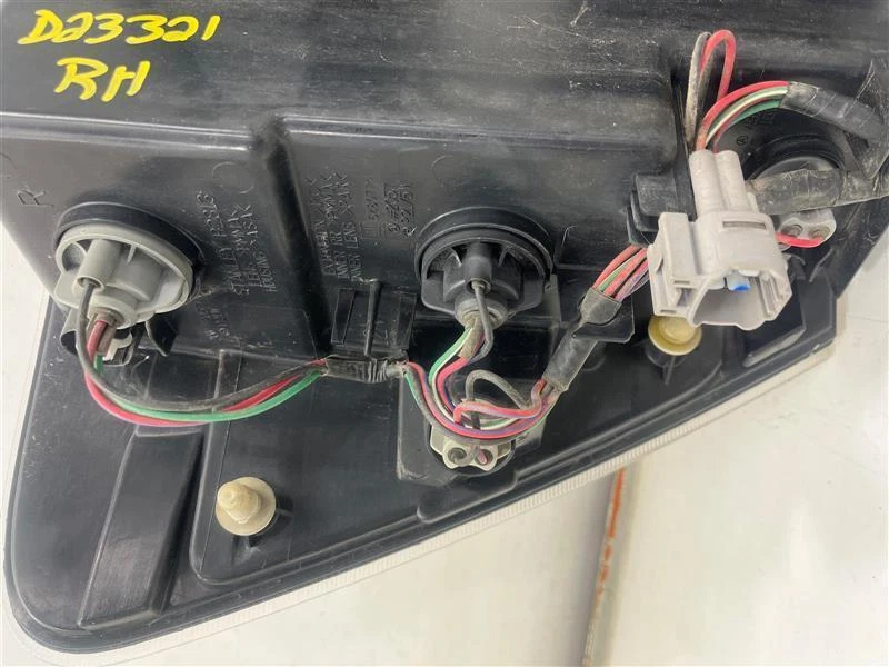 Conjunto de luz trasera derecha usado se adapta a: Chevrolet Equinox 2007 grado derecho A Foto 2 de 4