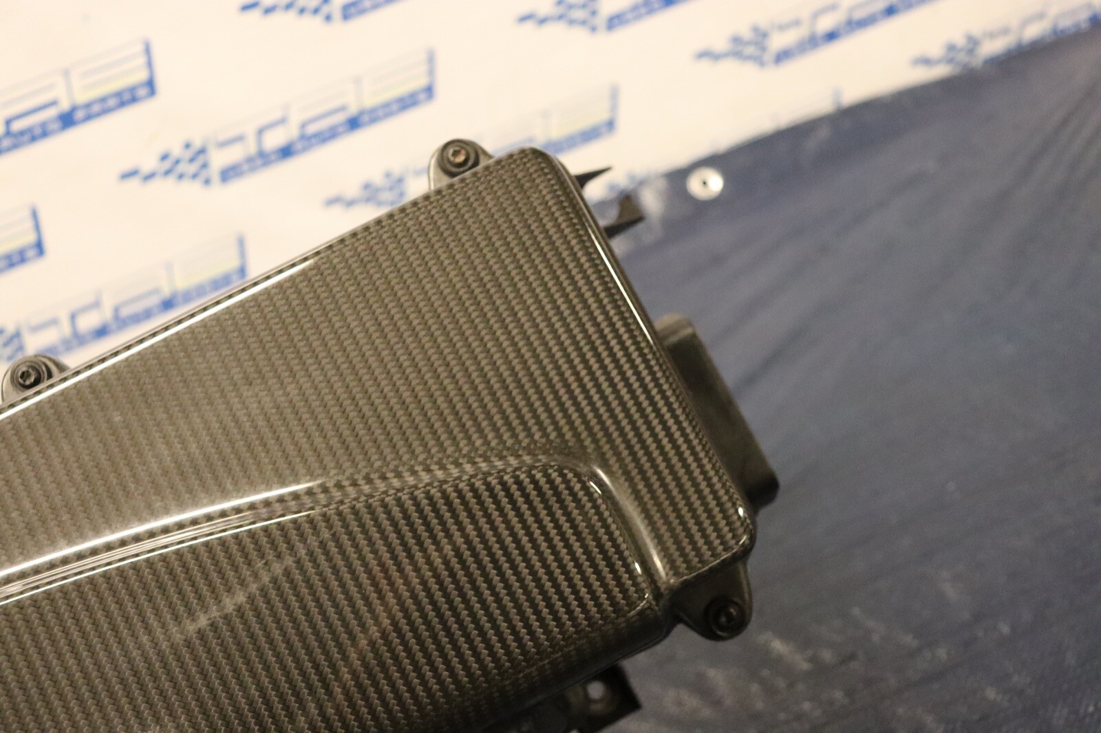 2012 AUDI R8 5.2 QUATTRO SPYDER V10 OEM ENGINE AIR INTAKE W CARBON LID #1256