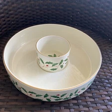 Lenox porcelain HOLIDAY CHIP AND DIP plate server dish. Christmas. Winter. mint
