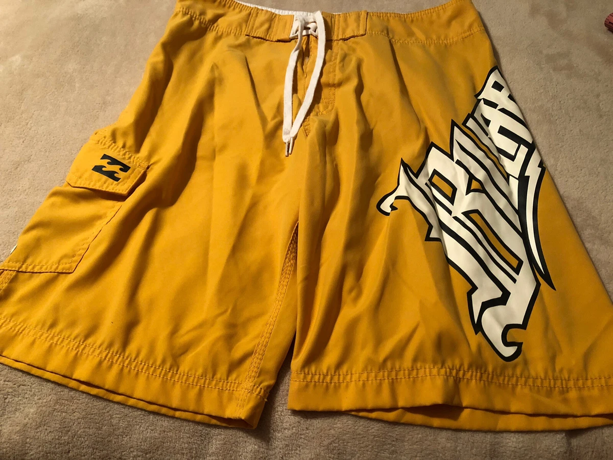 Billabong Yellow Cargo Shorts 99064 Mens Sz. 32 W 11 L Large Logo