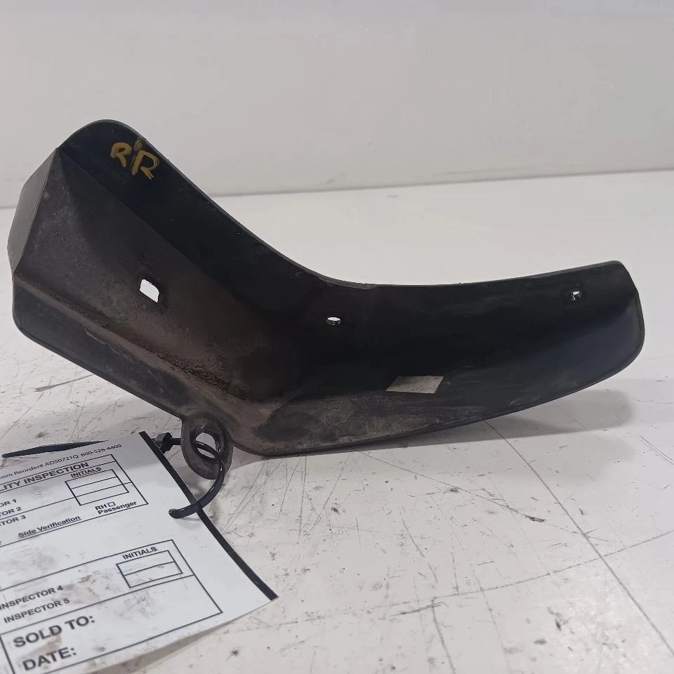 Guardabarros trasero derecho del pasajero Nissan LEAF 2013 2014 2015 Foto 3 de 4