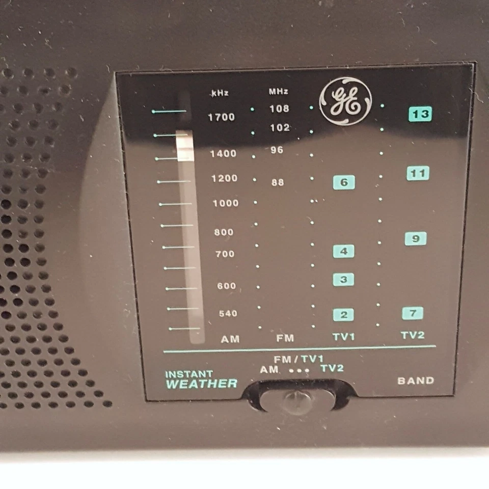 GE 3 Band Model 7-2946B AM/FM/TV1/TV2 Instant Weather Radio Band - Image 3 of 4