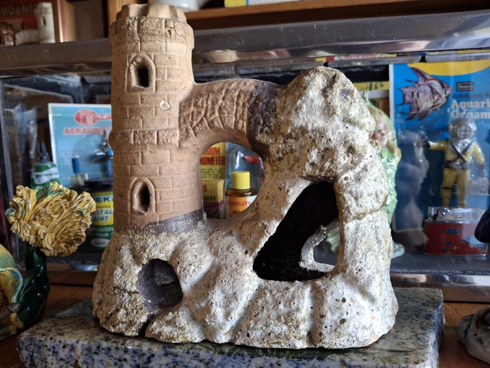 Antigua pecera de acuario vintage de 1900 castillo de arcilla de cerámica americana de 7 1/2" de alto Foto 2 de 4