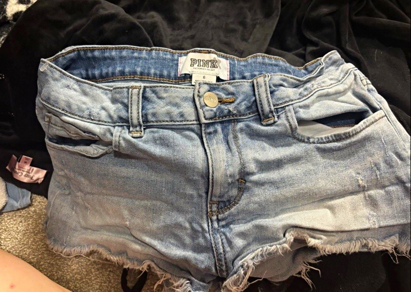 PINK Victoria's Secret Cut Off Denim Shorts Light Wash Blue 5-Pocket Size 6