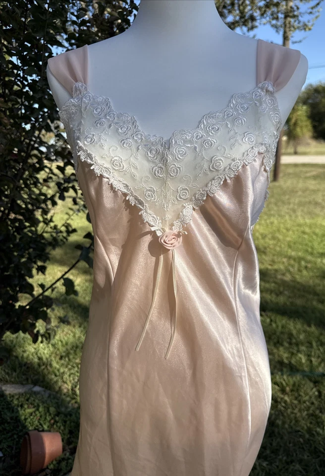 Vintage California Dynasty Off Pale Pink Nightgown XL Lace Trim Roses Classy - Image 2 of 4