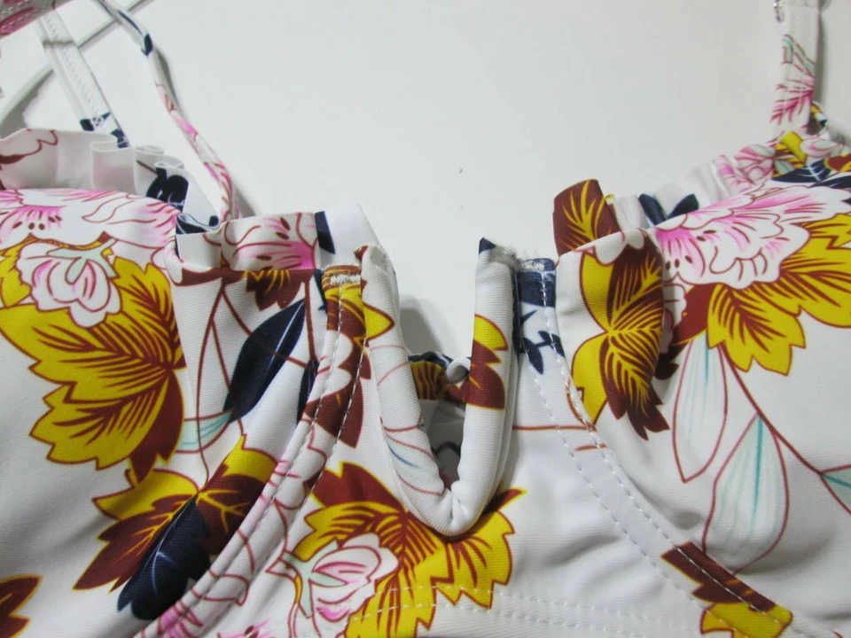 Top de bikini Zaful para mujer talla 8 blanco con múltiples aros forrado floral con volantes para nadar Foto 3 de 4