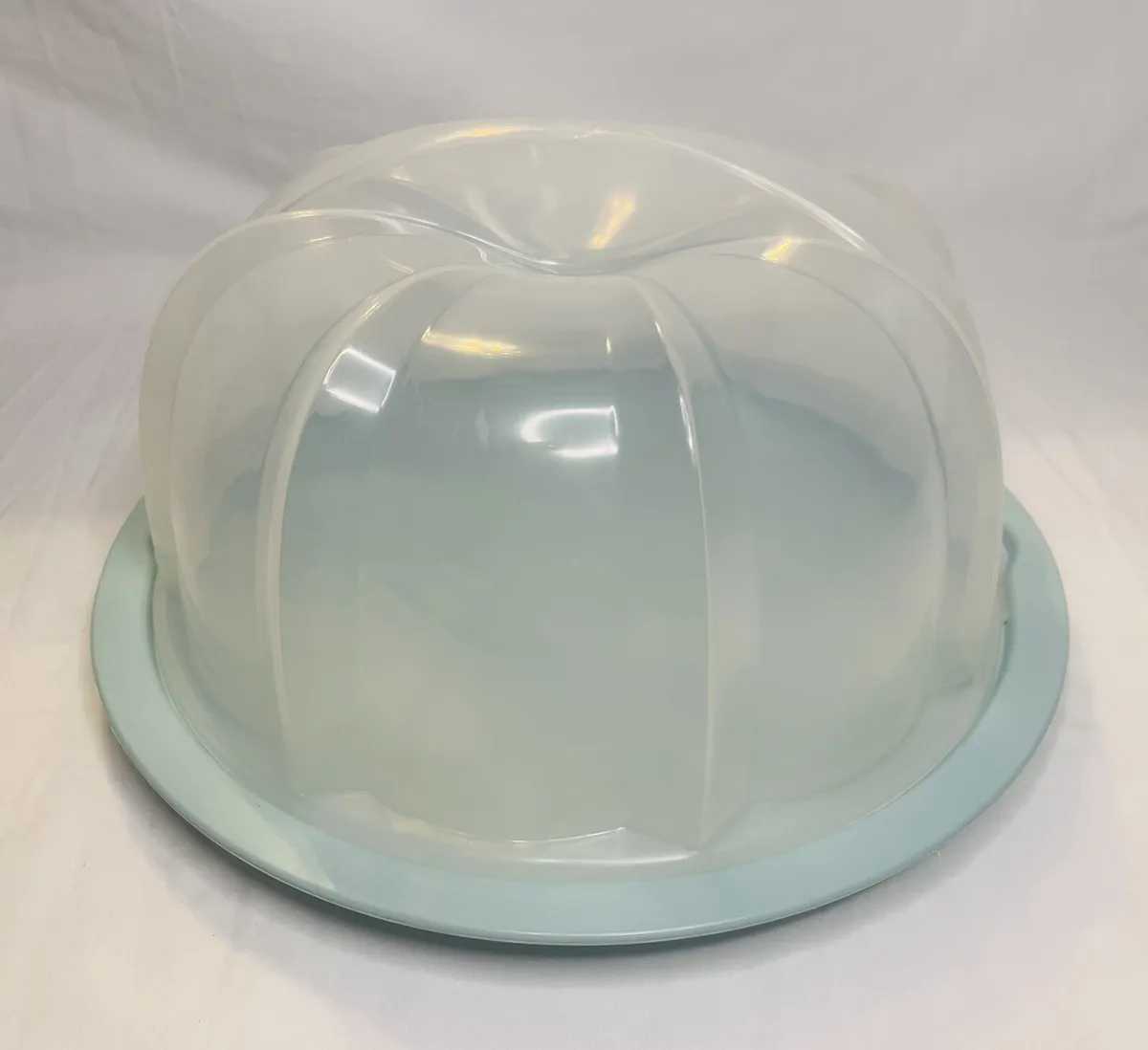 Nordic Ware Deluxe Bundt Cake Keeper Frosted Lt. Green Tray Dome