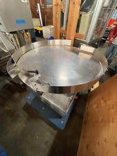 Rotating Accumulation Table for Bottles