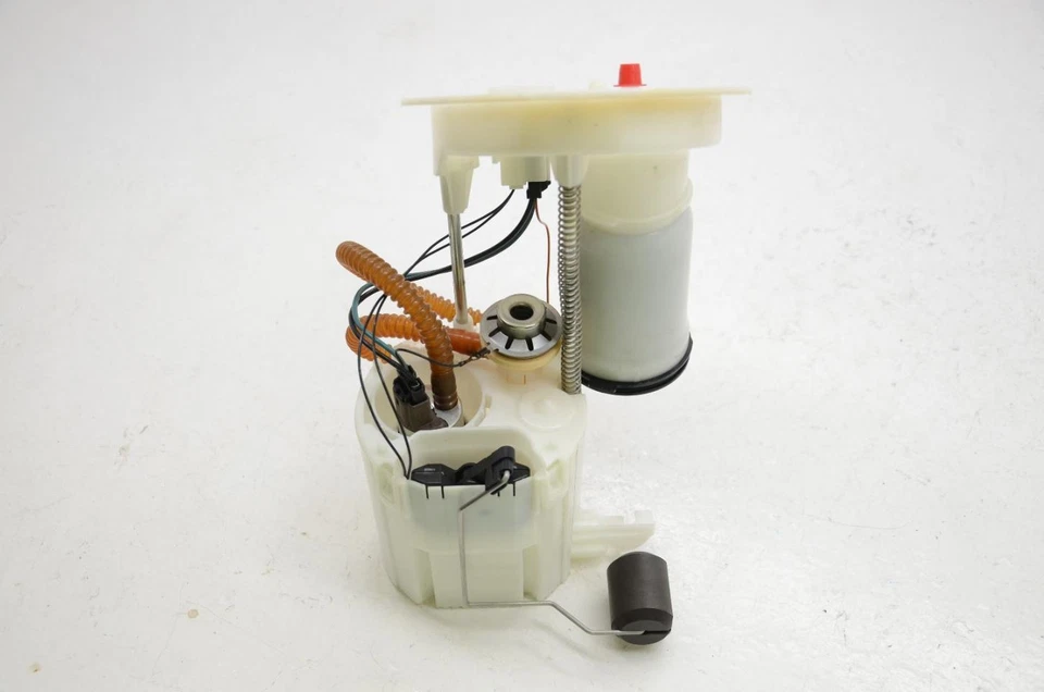 2014-2016 BMW 435i Convertible 3.0L Fuel Pump Assembly 724397516 - Image 3 of 4