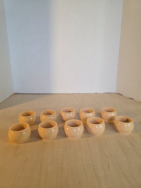 Set Of 10 PEACH  Round Hard Plastic Napkin Rings Made in Hong Kong