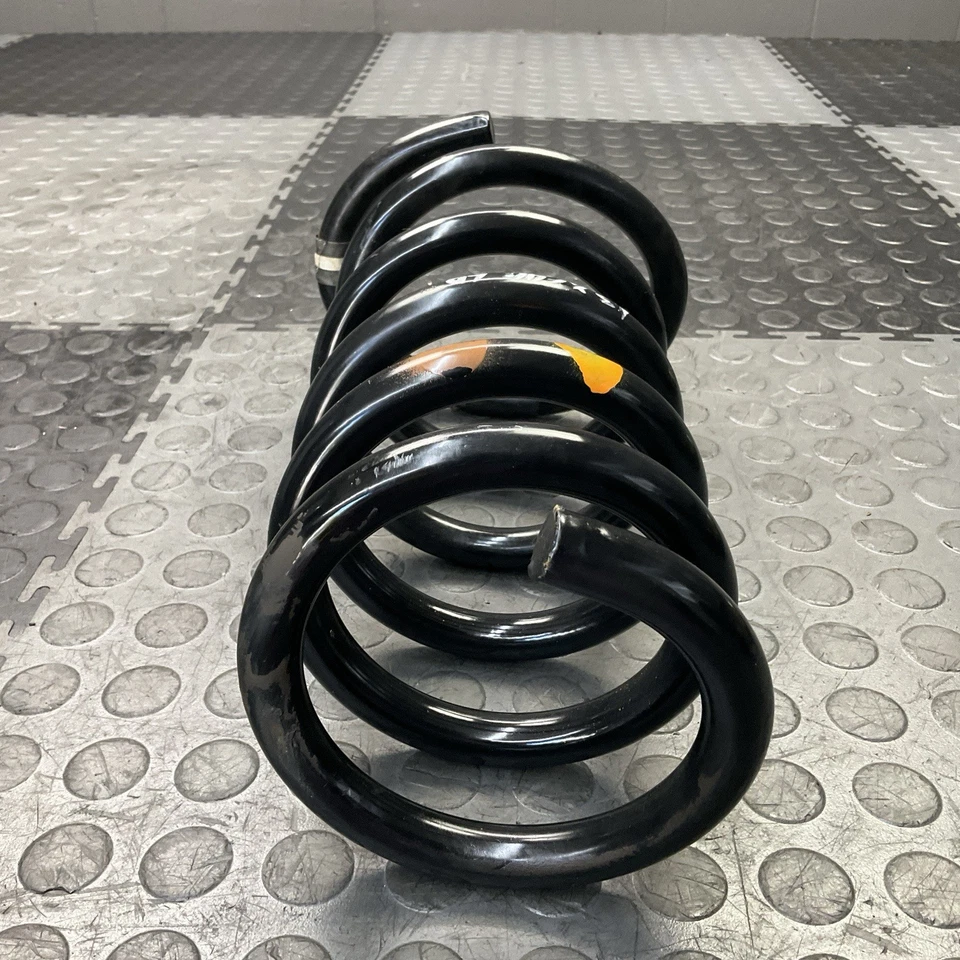 Muelle helicoidal de suspensión lateral izquierda trasera Volvo XC90 2009-2013 FABRICANTE DE EQUIPOS ORIGINALES Foto 4 de 4