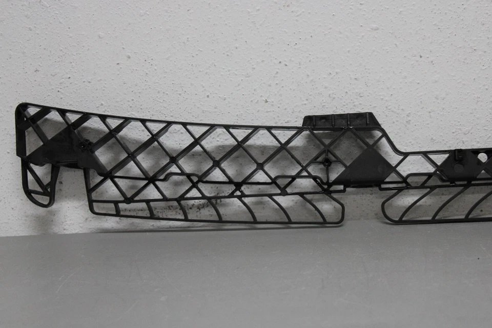 2012 2013 2014 2015 VOLKSWAGEN PASSAT FRONT CENTER GRILLE Foto 3 de 4