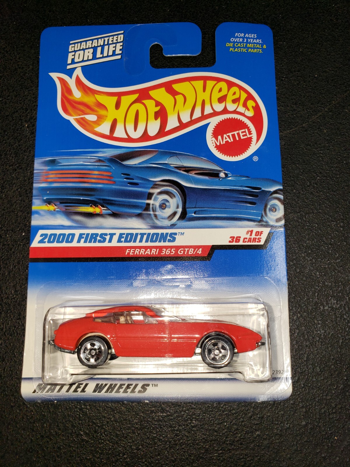 Hot Wheels 2000 First Editions FERRARI 365 GTB/4 Red 23928 new on nice card!!!!!