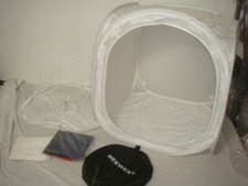 NEEWER 24"X24" POP UP COLLAPSIBLE PHOTOGRAPHY LIGHT TENT KIT