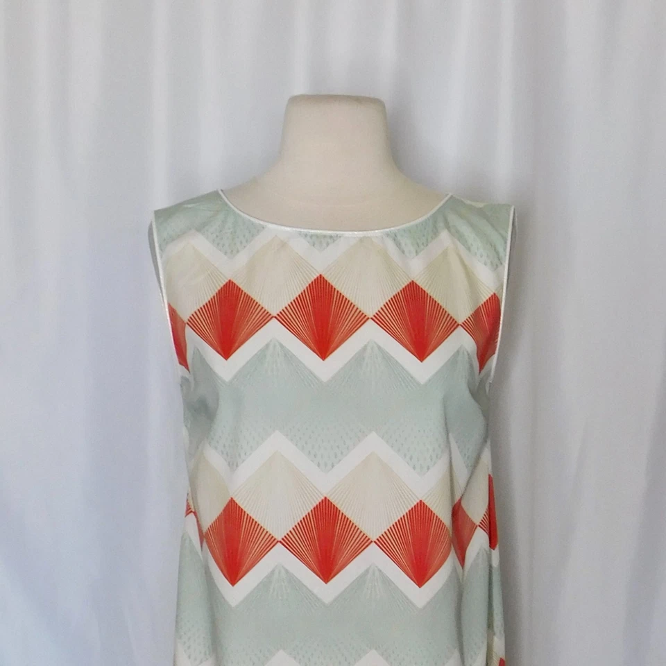 Blusa Top OTTOD’AME Estampado Geométrico Sin Mangas Botón Espalda Retro Chevron Talla 6 Foto 3 de 4