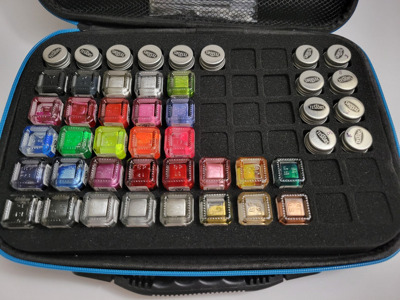 Testors Paint 45 Bottles with Pixiss Carrying Case: Metallic Flake, Fluorescents