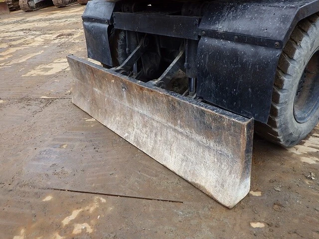 Excavadora tipo rueda Hitachi ZX125W 2004 pipa 4399 horas solamente Foto 4 de 4