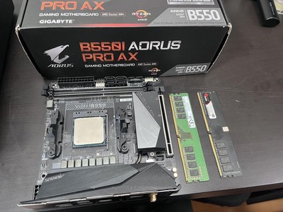 Gigabyte B550I Aorus Pro Ax Mini-Itx Gaming Motherboard Wifi Bluetooth Pcie 4.0