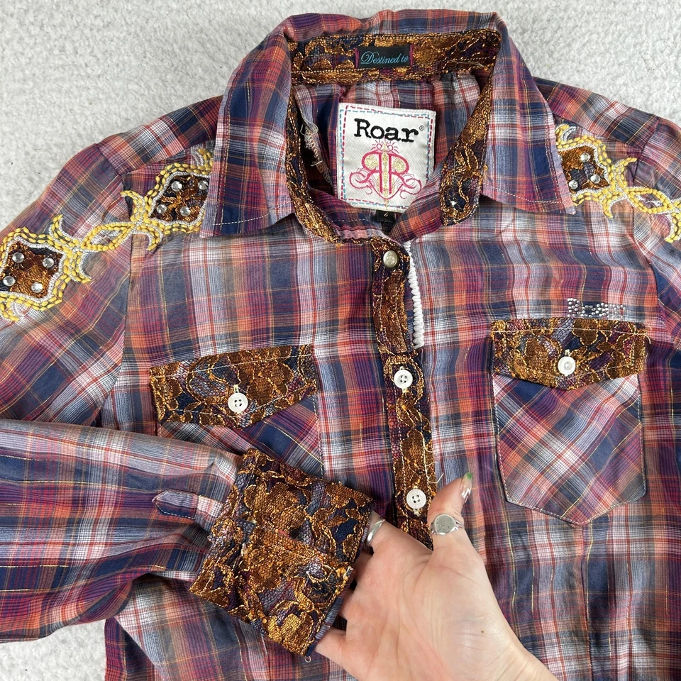 Blusa Roar Feminina Pequena Xadrez Renda Bordada Strass Blusa Ocidental - Imagem 2 de 4