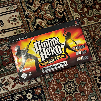 Activision Guitar Hero World Tour Gitarre Bundle für PS2, Schwarz