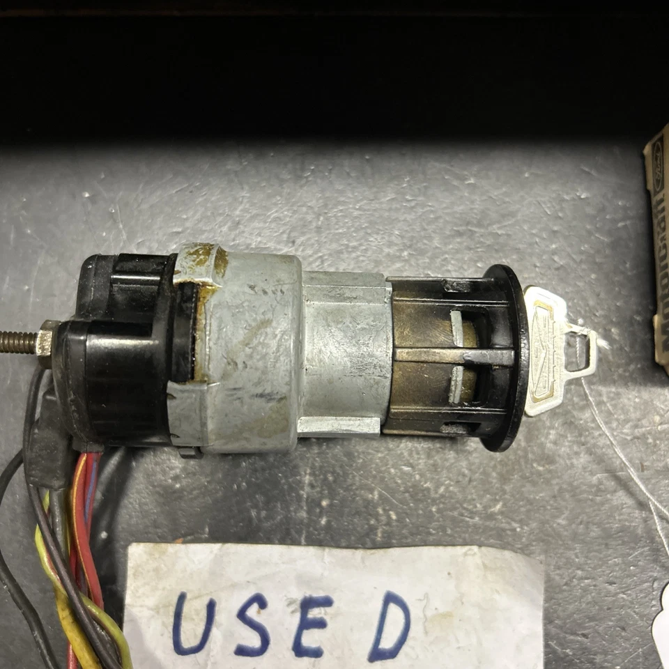 Interruptor de encendido Ford Mustang 1967 Foto 3 de 4