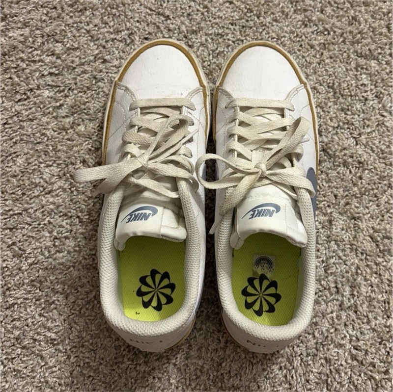 Nike White/Blue Sneaker Tan Midsole Low Top Lace-Up Women’s Athletic Shoe