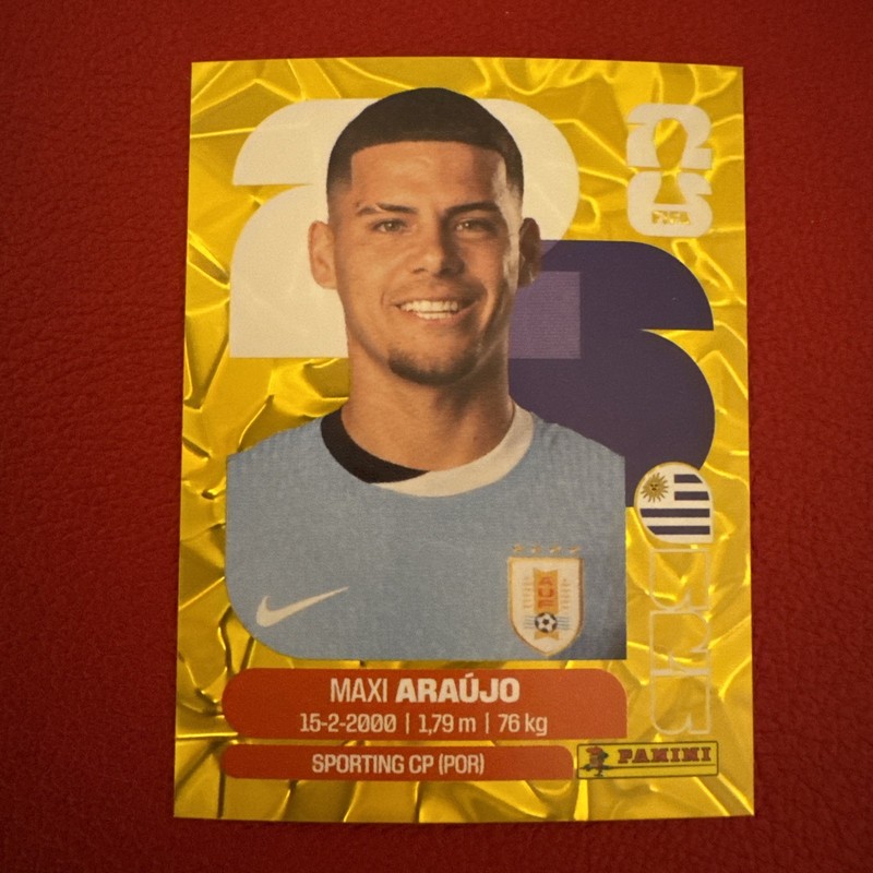 Panini FIFA World Cup Maxi Araújo URU 16 Gold Crumple