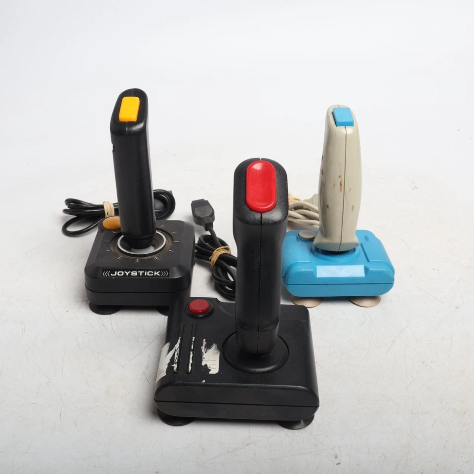 QUICKJOY JR + 2 Joysticks Suit Atari 2600 Commodore 64 - Image 2 of 4