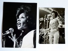 SHIRLEY BASSEY * 2 PRESSEFOTOS div. Gr&ouml;ssen PHOTOS 1970er S&auml;ngerin + MUSIK